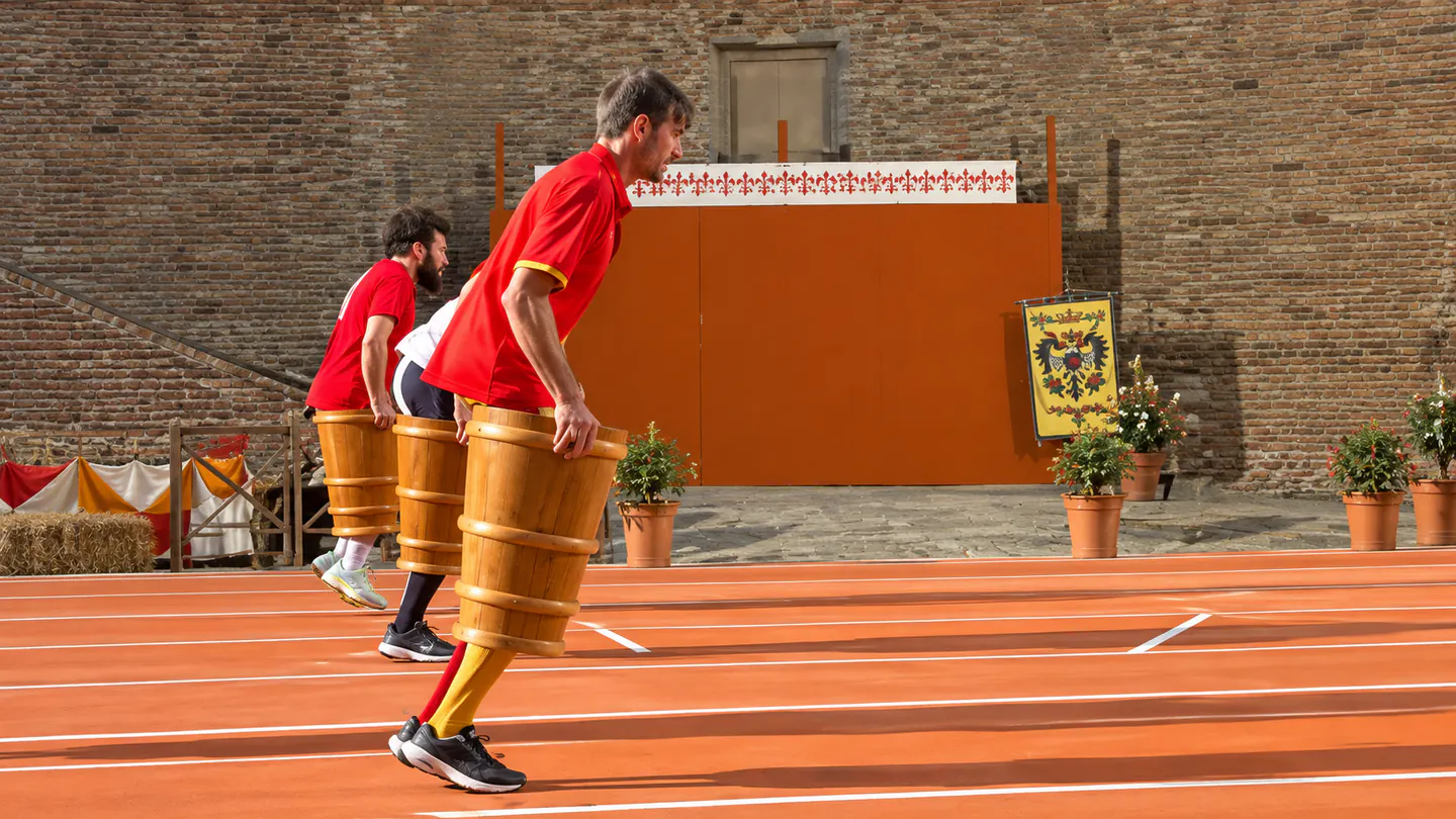 La corsa nella bigoncia, tra salti ed equilibrio.
